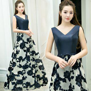 Sleeveless V-neck Panel Floral Embroidered Evening Dress