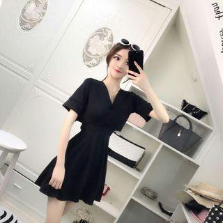 Short-sleeve A-line Dress Black - One Size