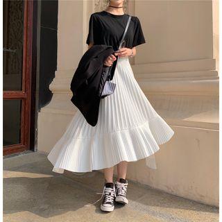 One Button Blazer / Pleated Midi Skirt