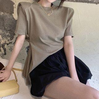 Set: Short-sleeve Plaid T-shirt + Plain Shorts