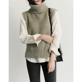 Turtle-neck Dip-back Vest