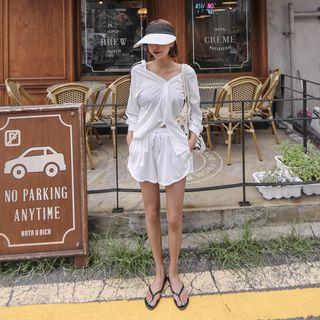 Set: V-neck Contrast-trim Top + Drawstring-waist Shorts