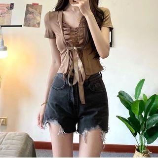 Set: Short-sleeve Cropped T-shirt + Denim Hot Pants