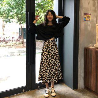 Floral Midi A-line Skirt / Plain Long-sleeve T-shirt