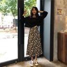 Floral Midi A-line Skirt / Plain Long-sleeve T-shirt