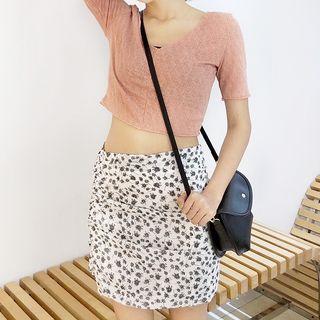 Short-sleeve Cropped Knit Top / Floral Print A-line Skirt