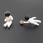 Non-matching Alloy Astronaut Earring