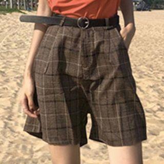 Short-sleeve T-shirt / Plaid Shorts