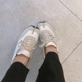 Split-toe Running Sneakers