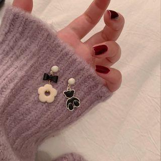 Asymmetrical Floral Drop Earring 1 Pair - White & Black - One Size