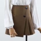 Puff-sleeve Blouse / Asymmetrical Pleated A-line Skirt