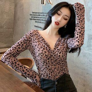 V-neck Long-sleeve Leopard Print T-shirt