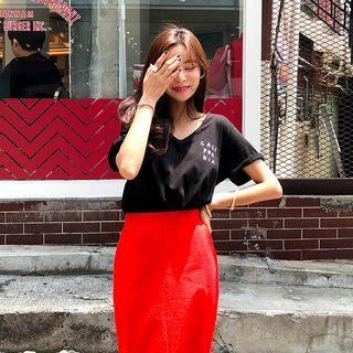 California V-neck Lettering T-shirt