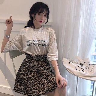Lettering Elbow-sleeve T-shirt / Leopard Print A-line Skirt