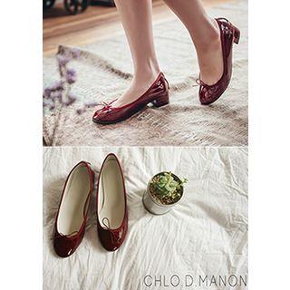 Beribboned Round-toe Patent Pumps