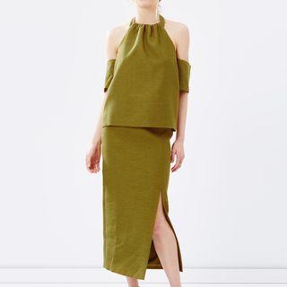 Set : Open Shoulder Short-sleeve Top + Midi Skirt