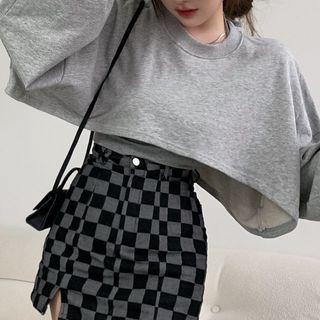 Cropped Sweatshirt / Camisole Top / Check A-line Skirt