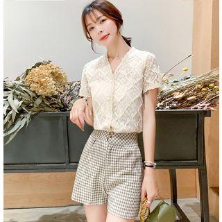 Short-sleeve Buttoned Lace Top / Checkered Shorts