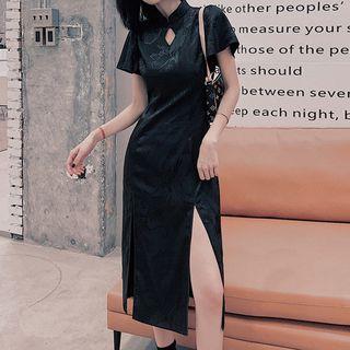 Jacquard Cut-out Short-sleeve Qipao