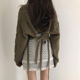 V-neck Tie-back Cropped Sweater / Tweed Skirt