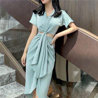 Set Of 2: : Tie-front Short-sleeve Cropped Top / Shirred Dip-back Midi Skirt