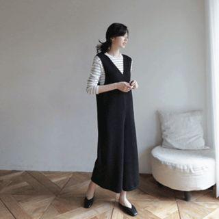 Set: Round-neck Stripe T-shirt + V-neck Jumpsuit