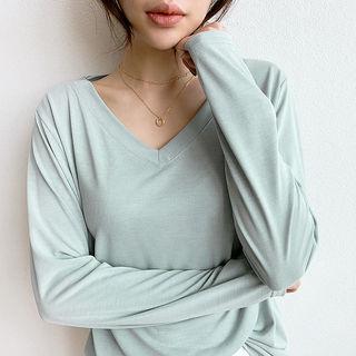 V-neck Sleek T-shirt