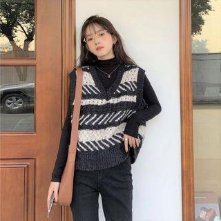 Sweater Vest / Plain T-shirt