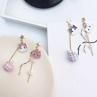 Non-matching Faux Pearl Cat Dangle Earring