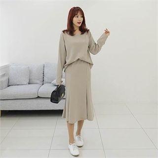 Set: Long-sleeve T-shirt + Midi Flare Skirt