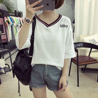 Letter Embroidered 3/4 Sleeve V-neck T-shirt