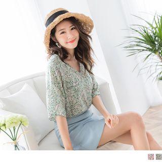 Leaves Print V-neck Top