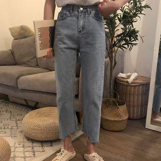 Frayed Hem Cropped Straight Fit Jeans