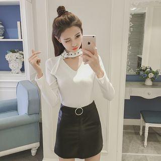 Buckled V-neck Knit Top