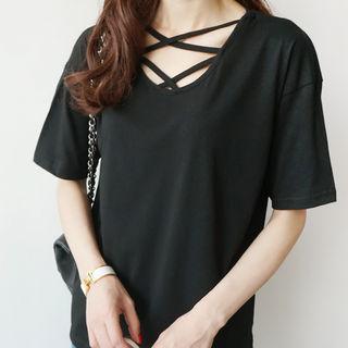 Cross-strap U-neck T-shirt