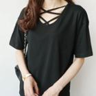 Cross-strap U-neck T-shirt