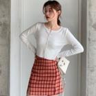 Cropped Cardigan / Plaid A-line Skirt
