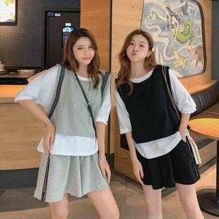 Set: Plain Elbow-sleeve T-shirt + Lace Trim Tank Top + Wide-leg Shorts