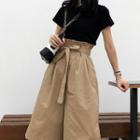 Cut Out Back Short-sleeve T-shirt / Wide Leg Capri Pants