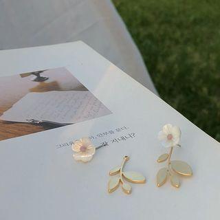 Flower Earring 1 Pair - White & Gold - One Size
