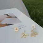 Flower Earring 1 Pair - White & Gold - One Size