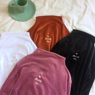 Lettering Long-sleeve Mock-neck Velvet T-shirt