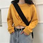 Long-sleeve Plain Twist Sweatshirt