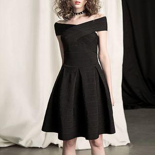 Off-shoulder A-line Pleated Dress
