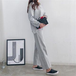 Dip-back Sweatshirt & Sweatpants Lounge Set