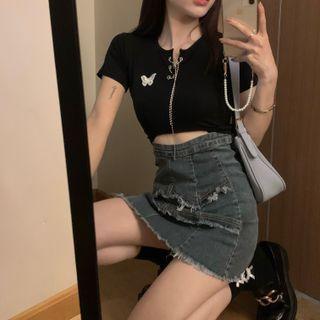 Short-sleeve Butterfly Embroidered Chain Crop Top