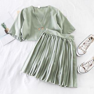 Set: Short-sleeve Blouse + Pleated Skirt