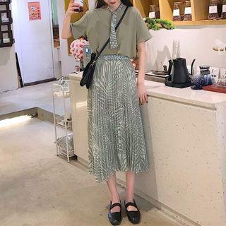 Set: Short Sleeve Plain T-shirt + Floral Print Pleated Skirt
