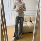 Turtle-neck Knit Sweater / Houndstooth Slit Pants