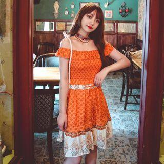 Set: Printed Off-shoulder Blouse + A-line Skirt